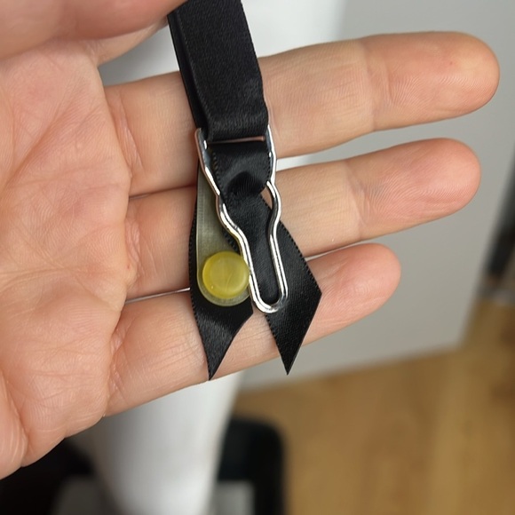 Victoria Secret Sz M/L Crystal Embossed Black Adjustable Garter Belt - New Tags - Picture 4 of 6